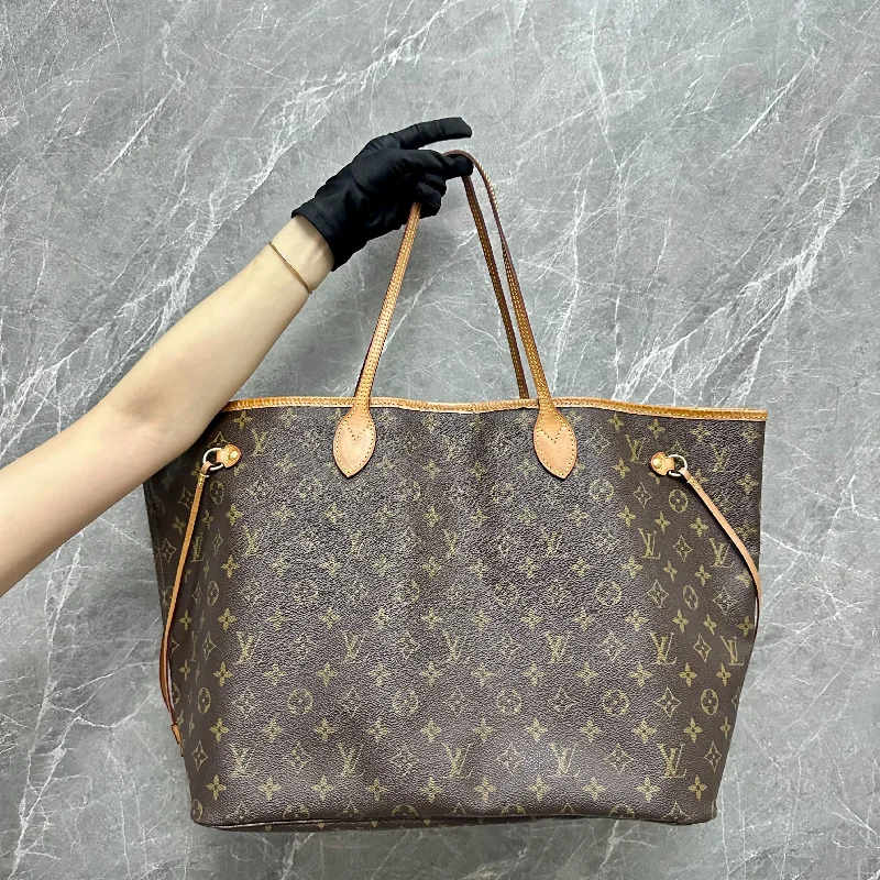 Louis Vuitton bags with a snap - button closure and a decorative charm for styleLV Neverfull GM Monogram Louis Vuitton