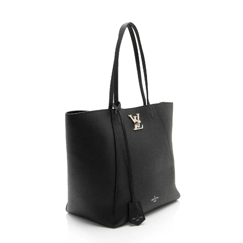 Louis Vuitton bags with a front - flap pocket for quick - access itemsLouis Vuitton Calfskin Lockme Cabas Tote (7iUW7Z)