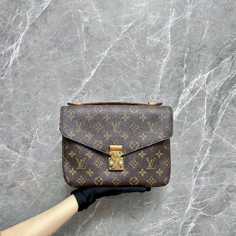 Ladies Louis Vuitton shoulder bags with a tassel decoration for charmLV Pochette Metis Monogram Louis Vuitton