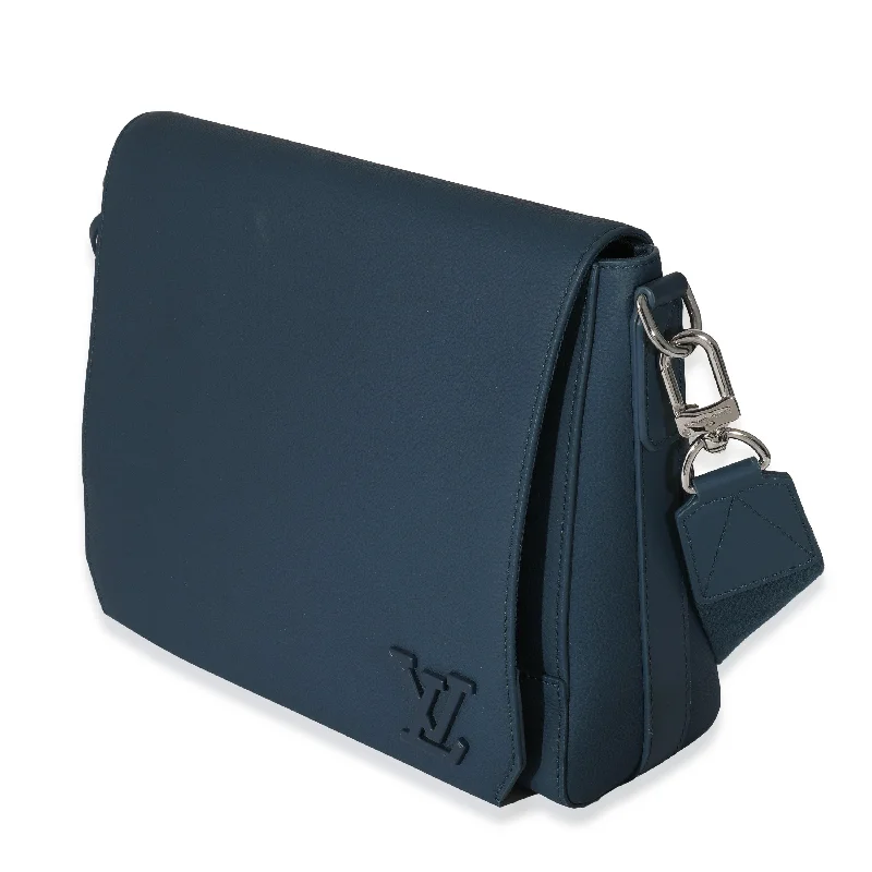 Louis Vuitton backpacks with a multi - pocket organization for functionalityLouis Vuitton Blue Cowhide Aerogram Takeoff Messenger