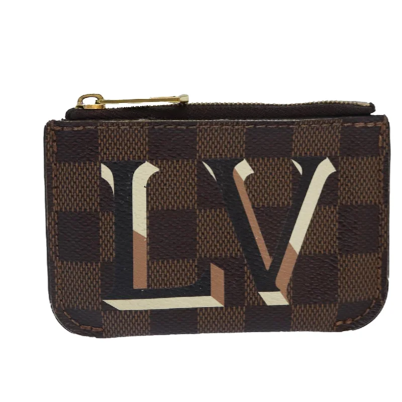 Louis Vuitton Petite Malle bags with a hard - shell structure for uniquenessLOUIS VUITTON Pochette Wallet