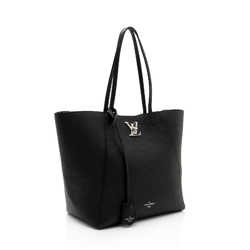 Ladies Louis Vuitton Capucines bags with a detachable shoulder strapLouis Vuitton Calfskin Lockme Cabas Tote (UGxtjx)