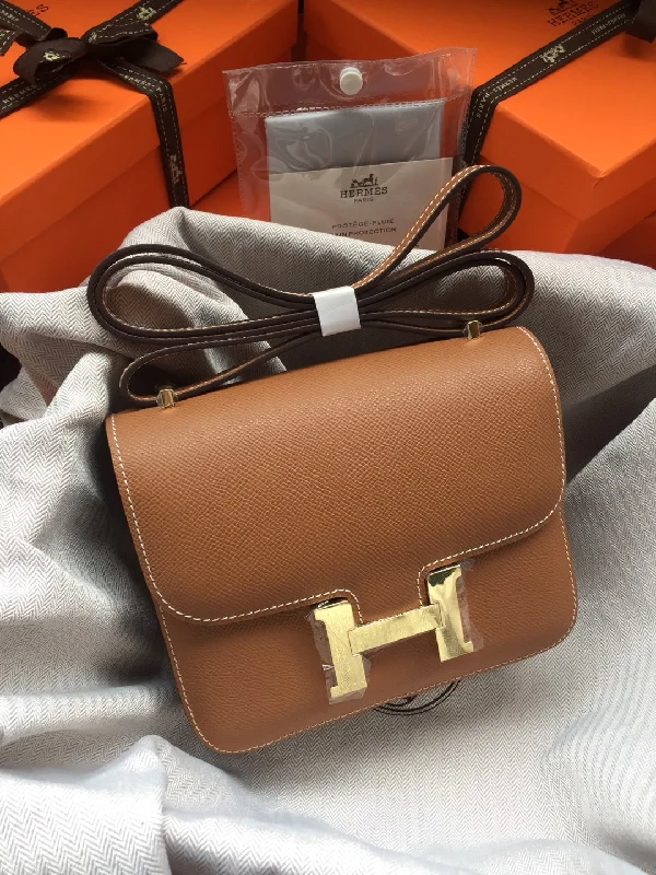 Hermès Kelly Bags in a metallic silver for a glamorous touchWhimsy Finds - Luxury New Arrival Bag - Hermes - 147