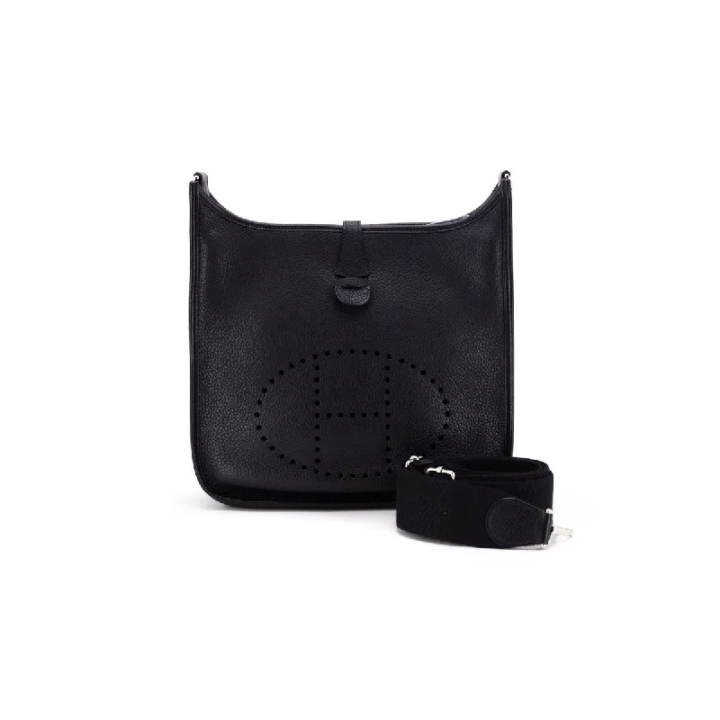 Hermès Kelly Bags with a magnetic - snap closure for easy accessHermes Evelyne III 29 Medium Black - T Stamp