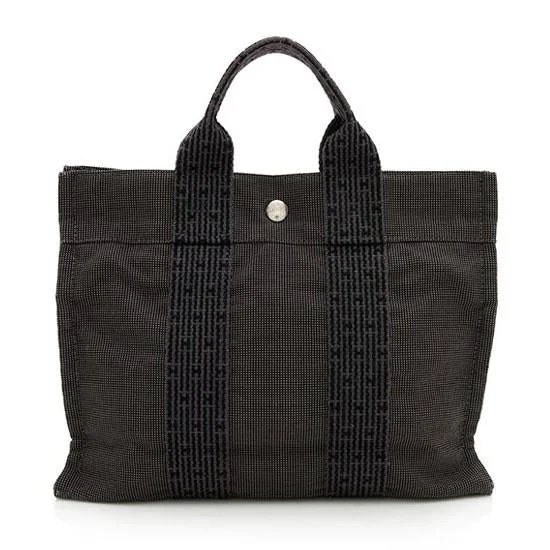 Hermès Kelly Bags with a chain - embellished handle for a modern twistHermes Canvas Herline PM Tote