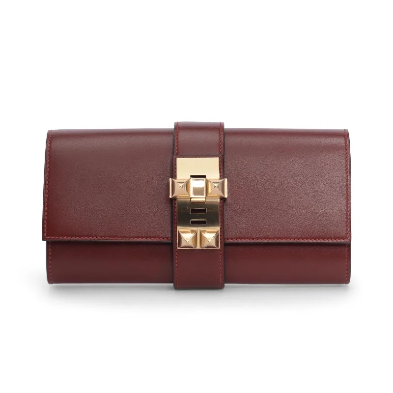 Hermès Kelly Bags with a detachable shoulder strap for versatilityHermes Rouge H Tadelakt Medor 23 Clutch