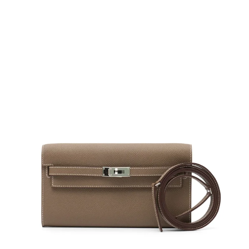 Hermès Kelly Bags with a contrast - colored interior liningKelly Wallet To Go Etoupe Epsom